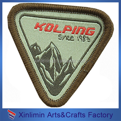 Buttons op stijl Custom Design Iron On Woven Patches voor voetbalteam Club Gepersonaliseerd