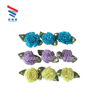 Kleurrijke satine lint rozen bloembogen duurzame bruiloft decoratie