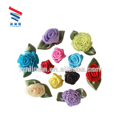 Kleurrijke satine lint rozen bloembogen duurzame bruiloft decoratie
