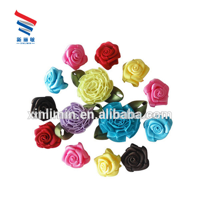 Kleurrijke satine lint rozen bloembogen duurzame bruiloft decoratie