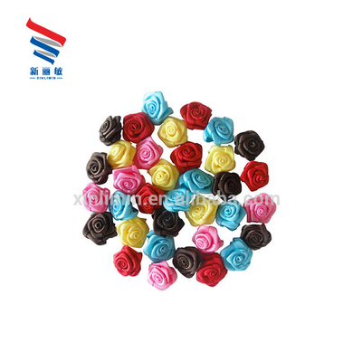 Kleurrijke satine lint rozen bloembogen duurzame bruiloft decoratie