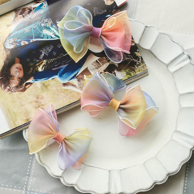 Gradient Curling Wave Edge Satin Stof Regenboog Handgemaakte Boog Ribbon Bloemen Kinderhaar Clip