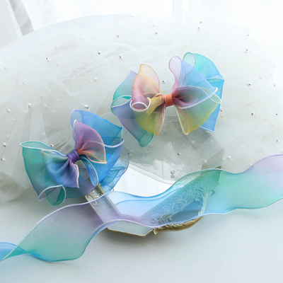 Gradient Curling Wave Edge Satin Stof Regenboog Handgemaakte Boog Ribbon Bloemen Kinderhaar Clip