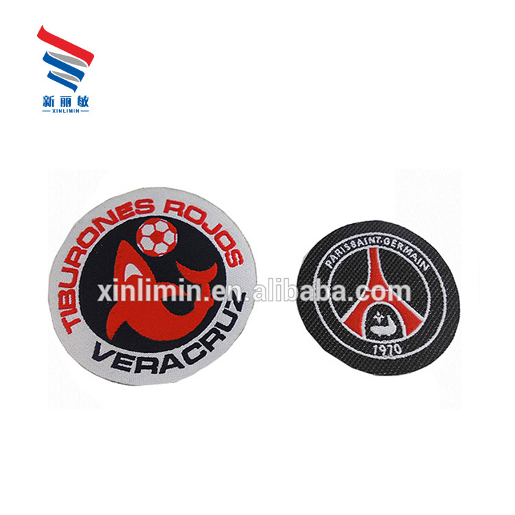 Buttons op stijl Custom Design Iron On Woven Patches voor voetbalteam Club Gepersonaliseerd
