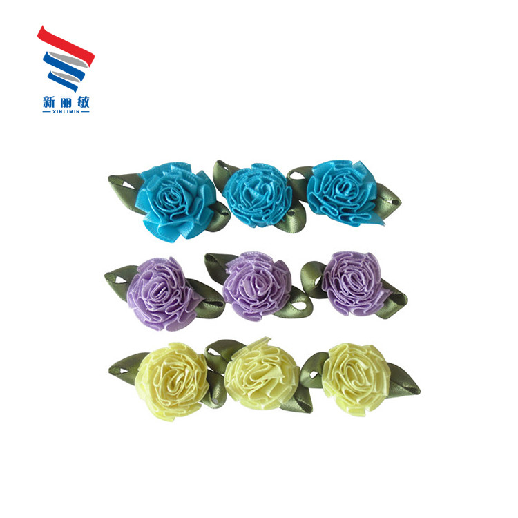 Kleurrijke voorgemaakte vlekrozenbloem lint Kleine en delicate stijl als uw behoeften